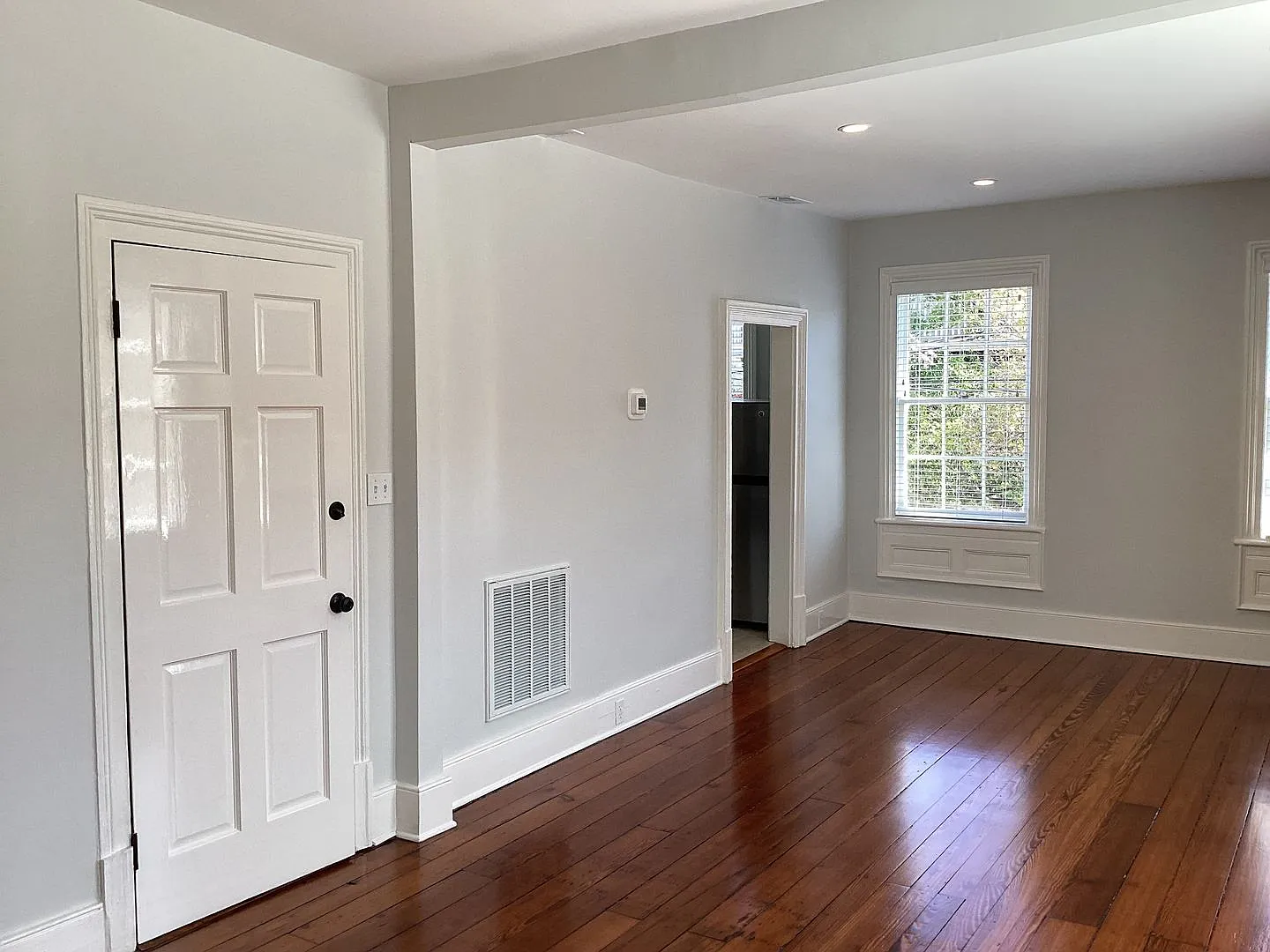 Move in Ready Duplex Close to Forsyth Park — Photo 4