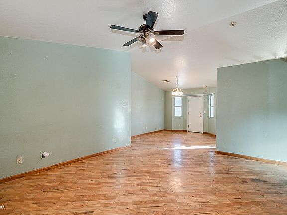 5th image of 1482 S Park St