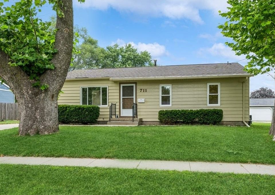 711 4th St SE, Altoona, IA 50009 Zillow