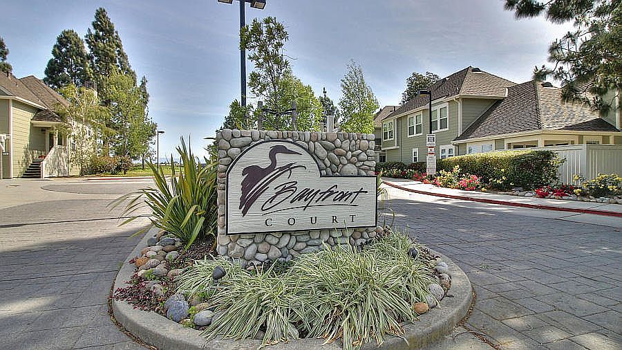 2nd image of 1055 Helm Ln