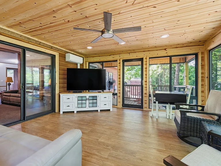 124 Woodshore Dr — Photo 12