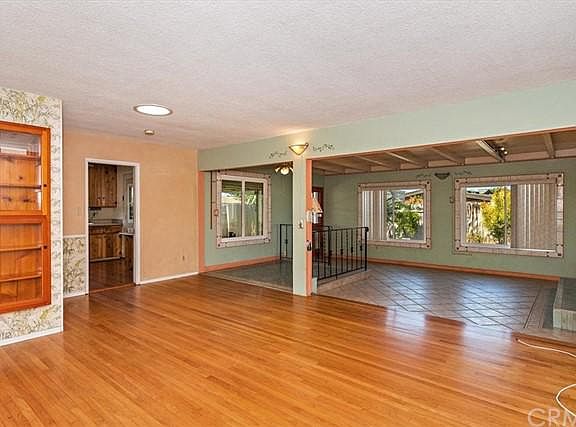 2nd image of 6566 Glenroy St