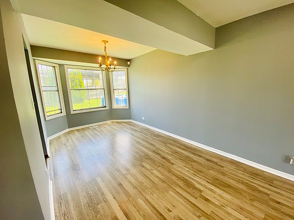 4th image of 3231 Blaine Ct E