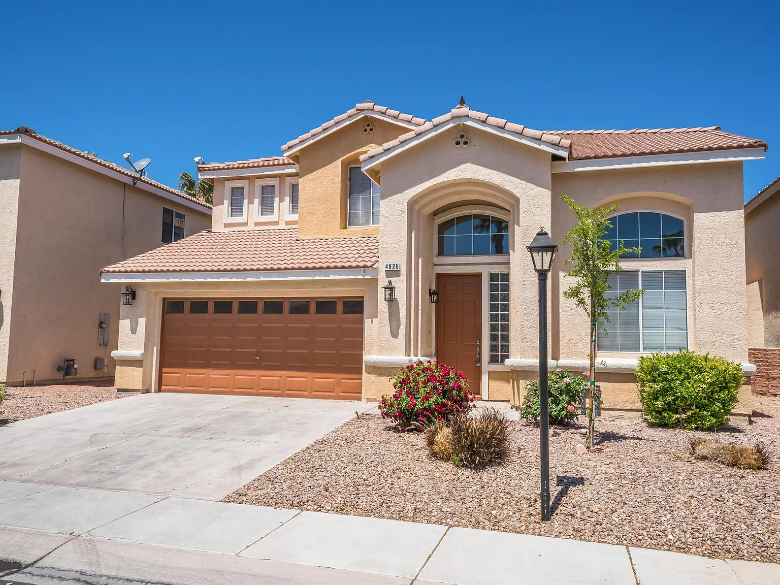 5 bed, 2592 sqft, $2,625 — Photo 3