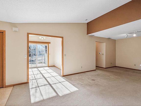 5th image of 9959 Tamarack Cv