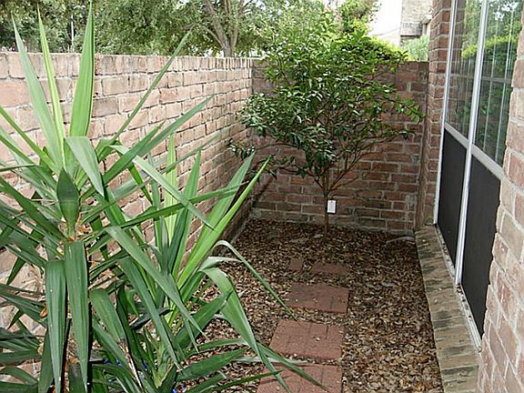 3rd image of 9132 Wilcrest Dr #9132