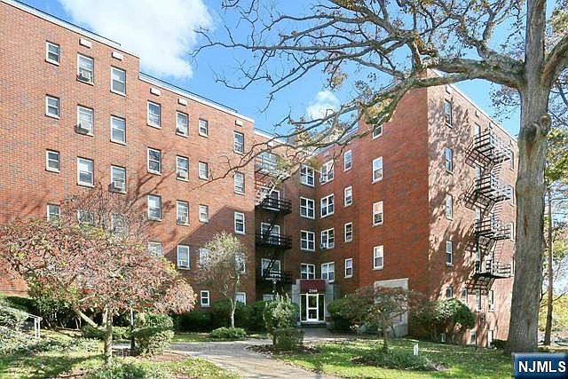1st image of 2340 Linwood Ave #0C