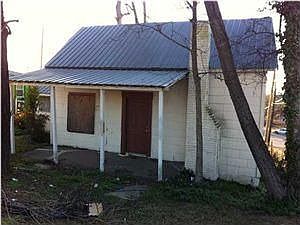 1st image of 300 25th Ave E