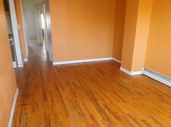 5th image of 409 Castle Hill Ave