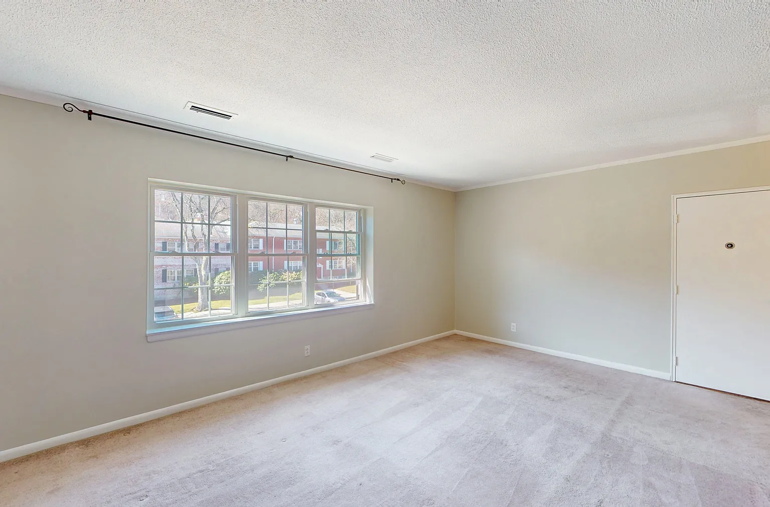 2 bed, 826 sqft, $2,600 — Photo 1