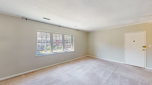 137 Lake Shore Rd #4 Photo 1
