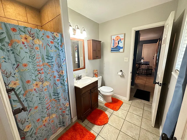 Refresh and Relax ____ _ Our full bathroom is stocked with essentials, ensuring a rejuvenating experience after a day of adventures.