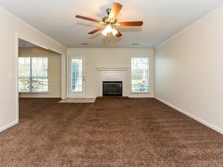 104 Carolina Ct — Photo 4