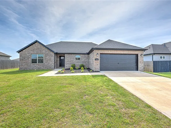 364 N Otoe St, Farmington, AR 72730