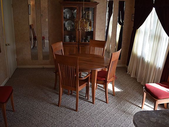 4th image of 16 Esquire Dr Unit F
