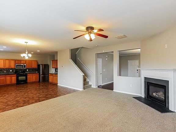 5th image of 136 Maple Hill Dr