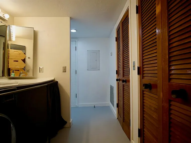 5060 Sherwood Ln #5060 — Photo 7