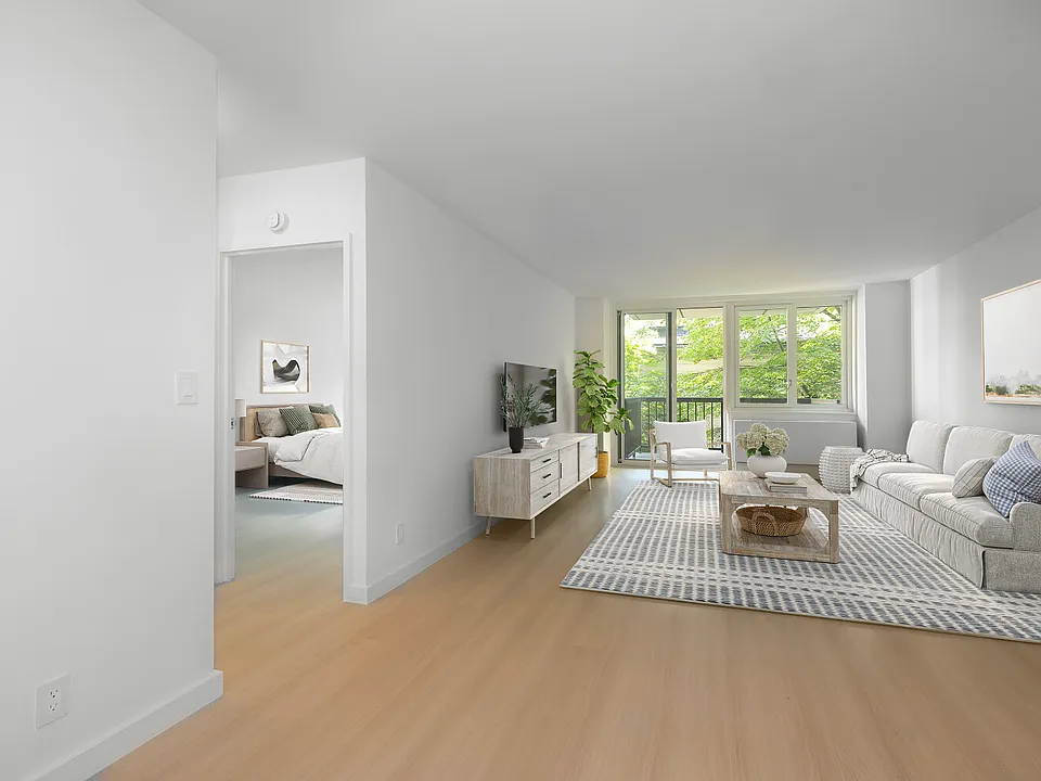 115 E 34th St #411