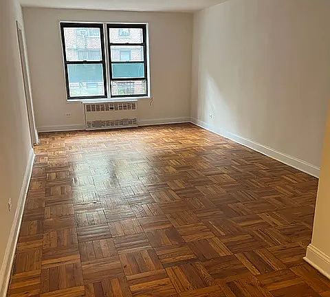3rd image of 285 E 35th St APT 2G