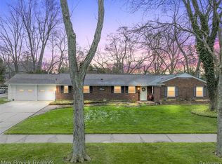 18466 Hillcrest St, Franklin, MI 48025