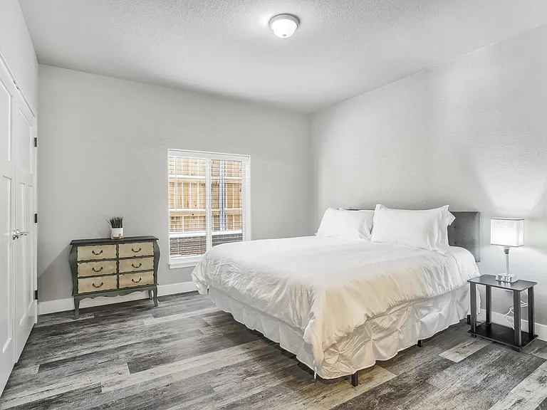 Master bedroom-King