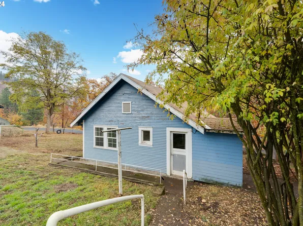 121 Garrett Ave, Klickitat, WA 98628