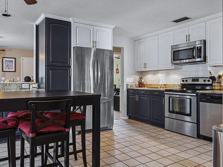 1308 Lynn Ave — Photo 4