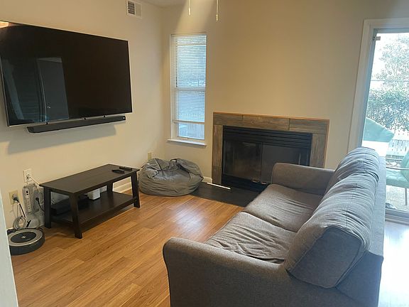 3rd image of 12762 Saint James Pl APT B