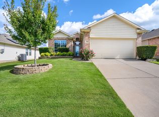 817 Rio Bravo Dr, Haslet, TX 76052
