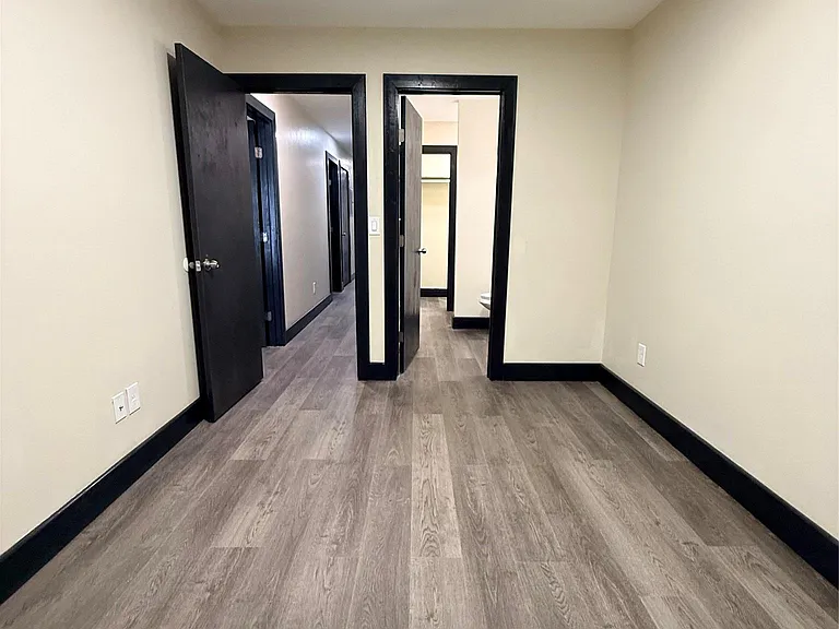 268 Carpenter Ave #1 — Photo 18
