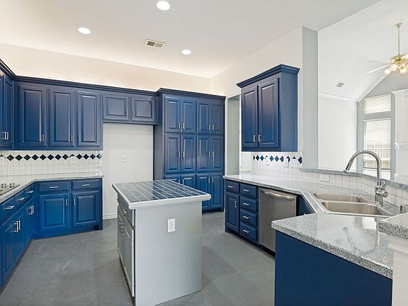 4th image of 3928 Overlake Dr