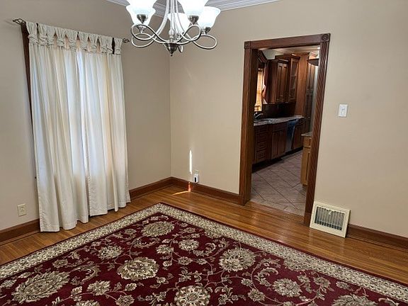 5th image of 1512 Oak St