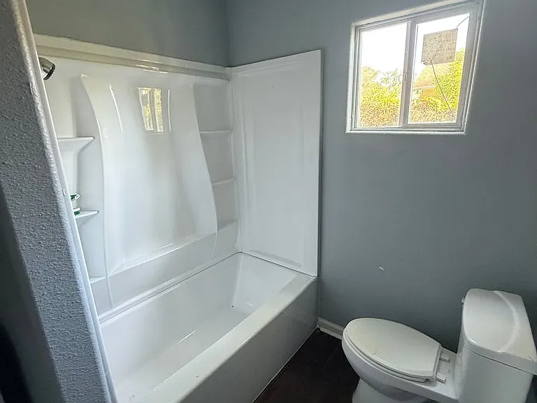 3726 Edgemont Dr — Photo 10
