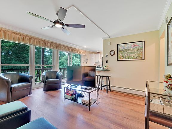4th image of 82 Towne Farm Lane #11