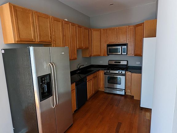5th image of 3549 W Belle Plaine Ave Unit 3