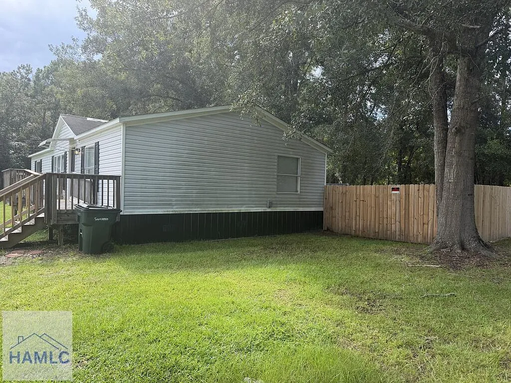 3 bed, 2.0 bath, 1456 sqft, $1,550 — Photo 2