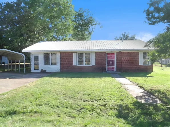 504 Holmes St, Bay, AR 72411