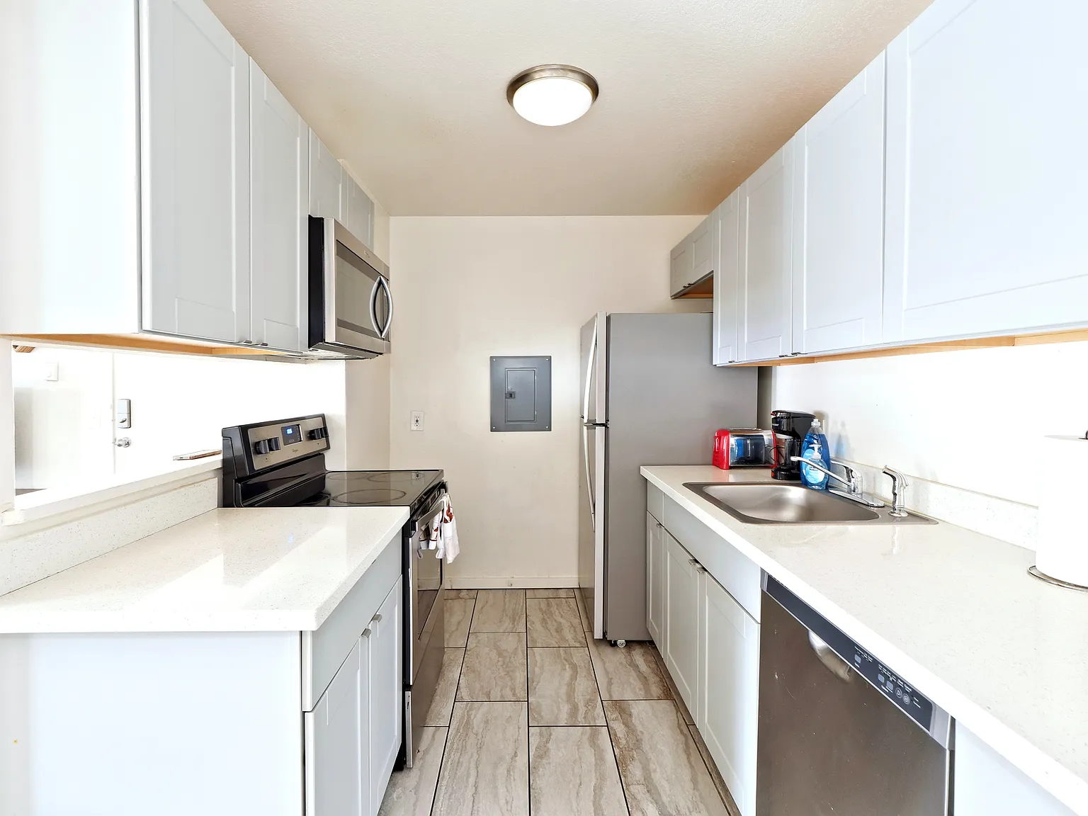 2 bed, 780 sqft, $1,799 — Photo 2
