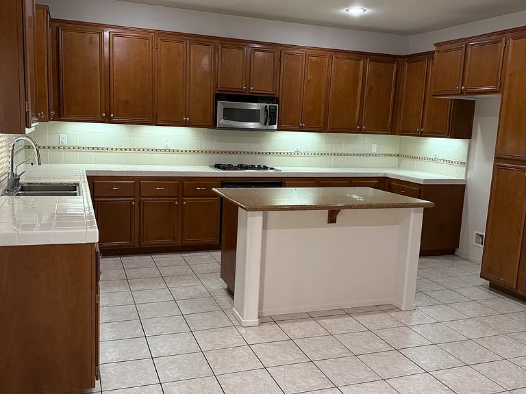 3045 W Newgrove St — Photo 5