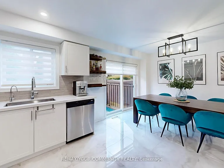 52 Four Seasons Cres — Photo 10