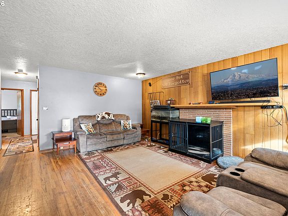 4th image of 605 SE 166th Pl