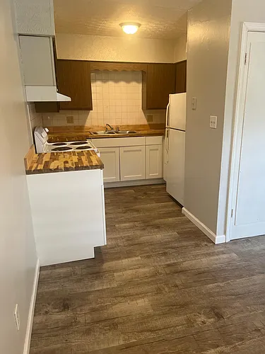 211 Elyria Dr #4 Photo 1