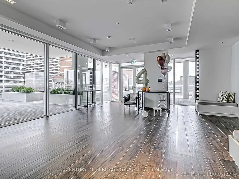 33 Helendale Ave #1011 — Photo 17