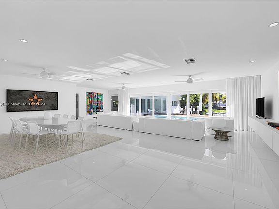 2nd image of 1261 S Alhambra Cir