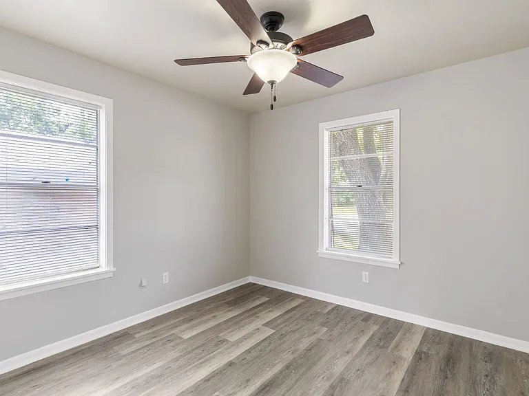 1911 Orman St — Photo 13