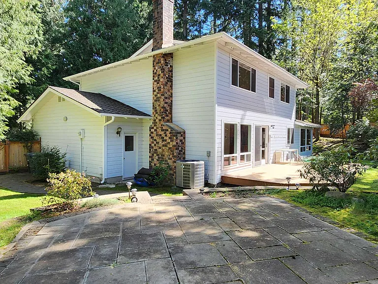 2417 Sahalee Dr W — Photo 28