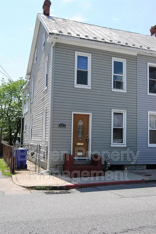 3 bed, 2.0 bath, $1,295 — Photo 1