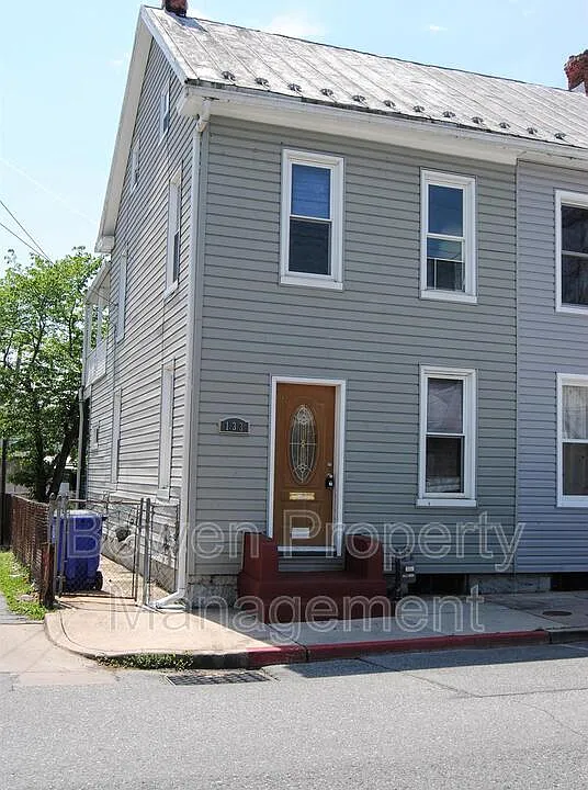 133 E Lee St