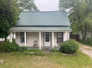 844 N Oak St, Evart, MI