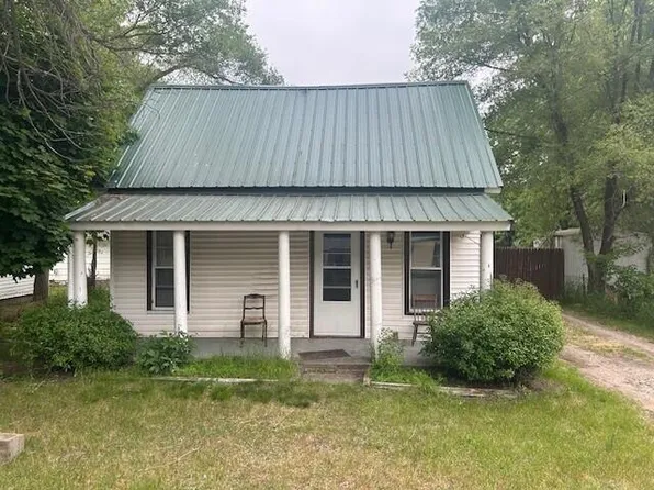 844 N Oak St, Evart, MI 49631